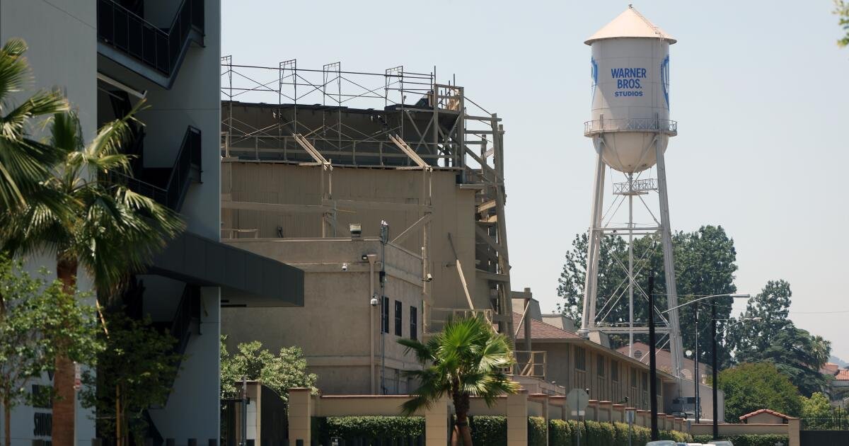 Warner Bros. Discovery cuelga oficialmente un cartel de «se vende» alrededor de la empresa