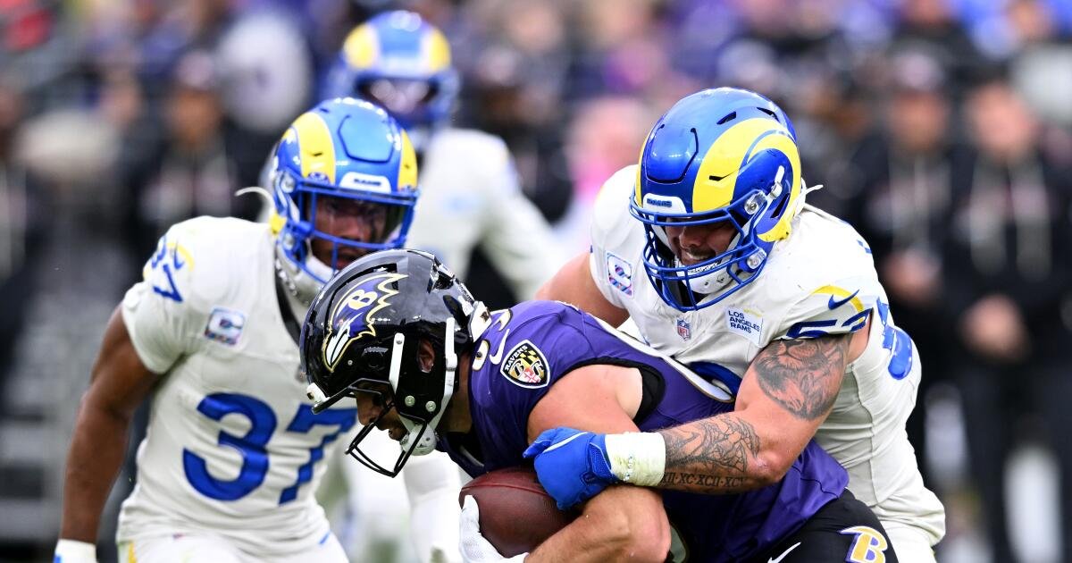 Matthew Stafford y una potente defensa ayudaron a los Rams a remontar para vencer a los Ravens.