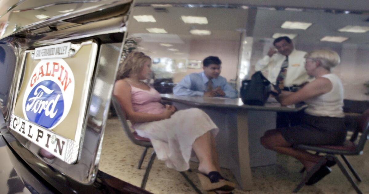 Cómo el concesionario Ford más grande de la ciudad se convirtió en una fuerza influyente en la policía de Los Ángeles
