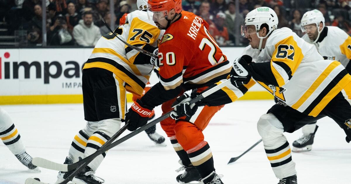 Chris Kreider anota dos veces y los Ducks vencieron a los Penguins en el primer partido en casa