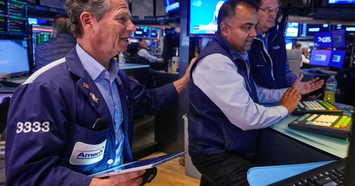 El repunte de Apple lleva a Wall Street a la cúspide de su récord
