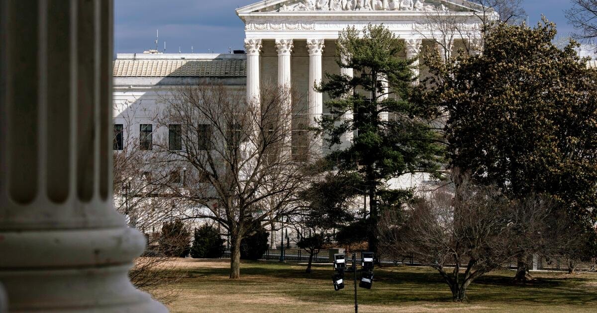 La administración Trump pide a la Corte Suprema que le permita despedir al jefe de la Oficina de Derechos de Autor de EE. UU.