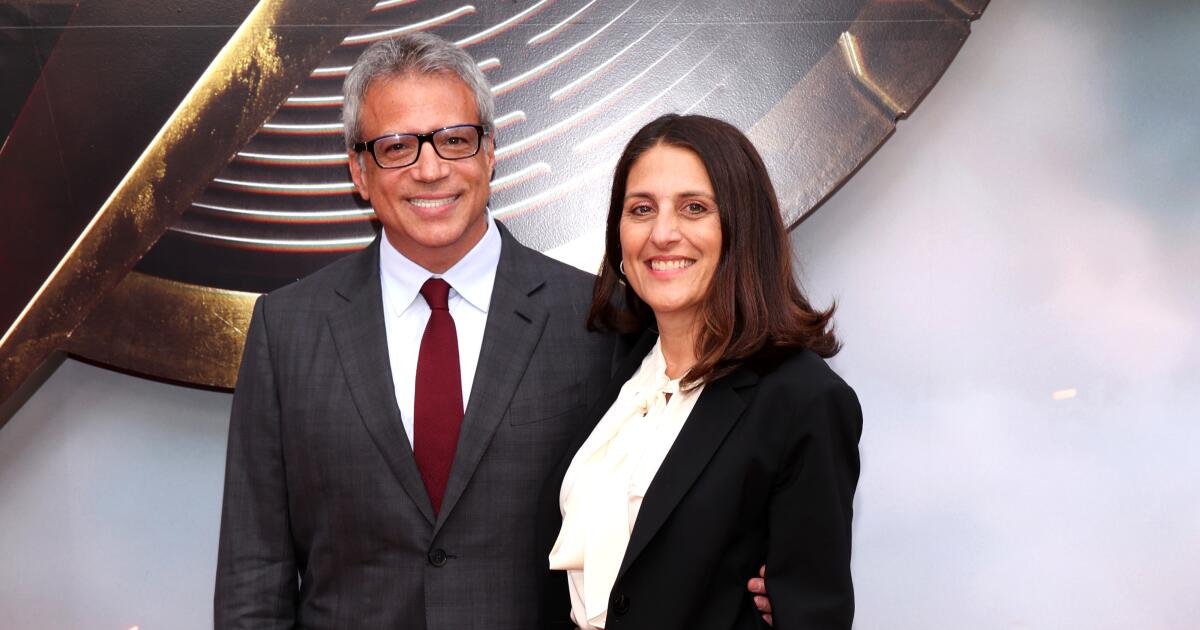 Warner Bros. renueva acuerdos para directores de cine después de un año de recuperación
