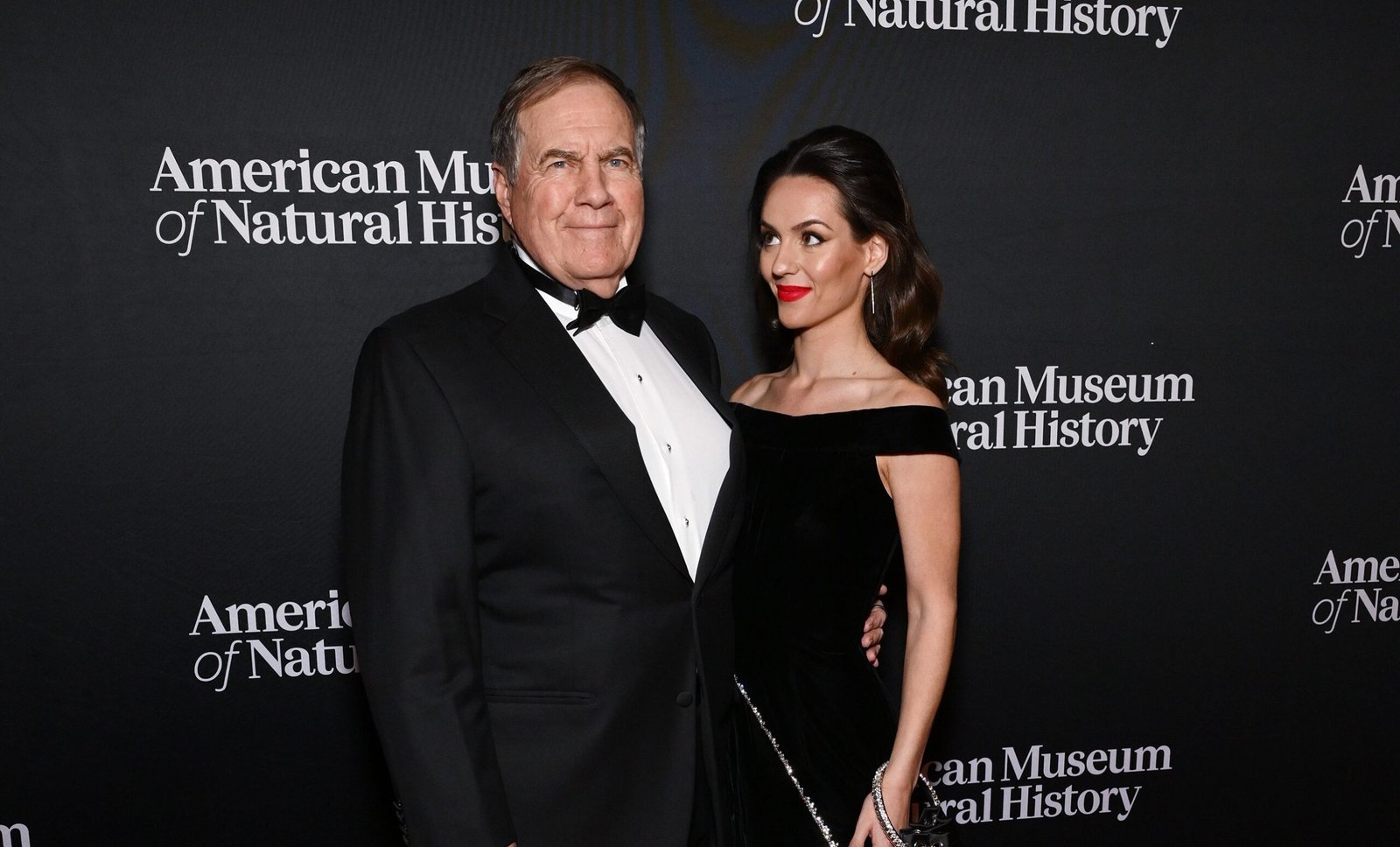 Celebridades masculinas que salen con mujeres mayores de 20 años menores: Bill Belichick, Kash Patel y más