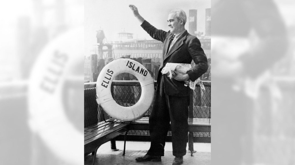 Hoy en la Historia: 12 de noviembre, Ellis Island cierra sus puertas