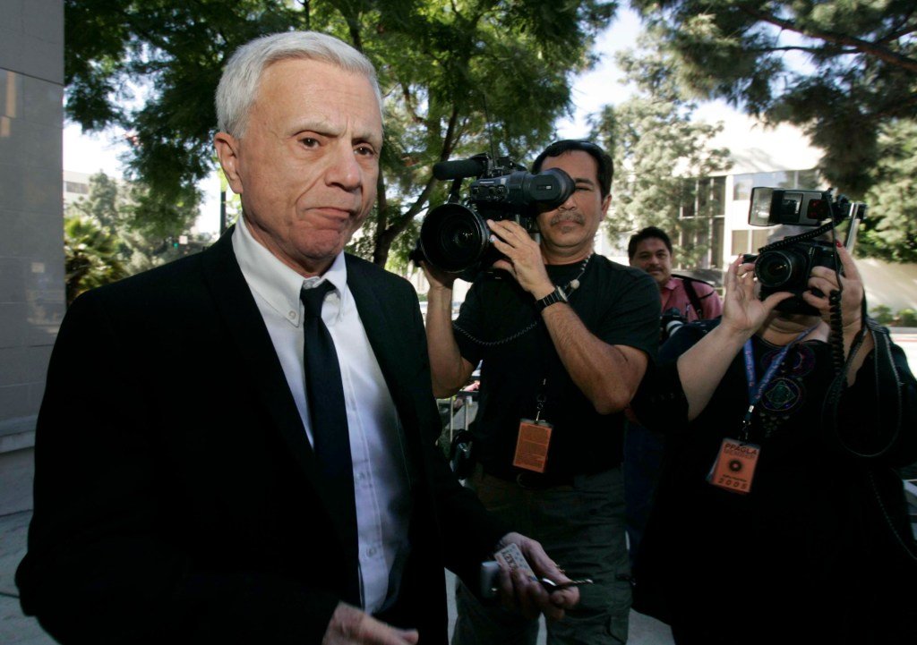 Hoy en la historia: 18 de noviembre, Robert Blake fue condenado a pagar 30 millones de dólares por el asesinato de su esposa