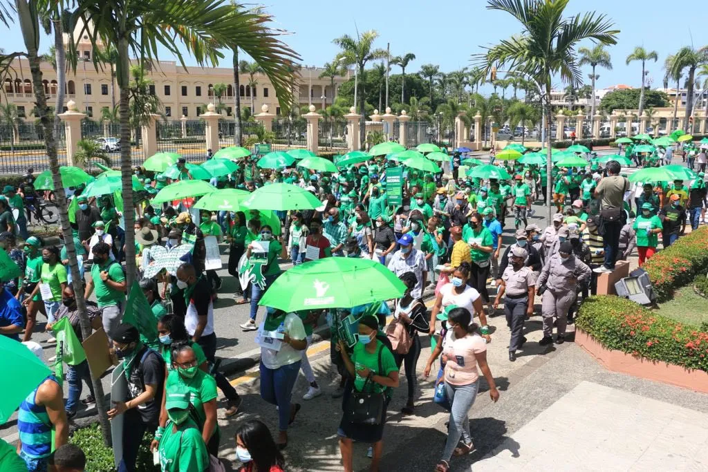 Militares intentan impedir marcha pacífica de la Marcha Verde en Santo Domingo