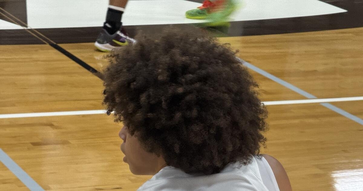 Resumen de baloncesto de preparación: Phoenix Smith, convocado del equipo JV, levanta a Crespi para ganar