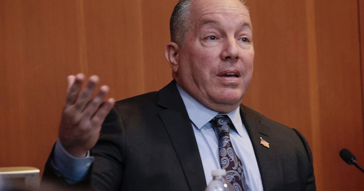 Otro juez rechaza la demanda del ex sheriff Alex Villanueva por la etiqueta de «no volver a contratar» del condado de Los Ángeles