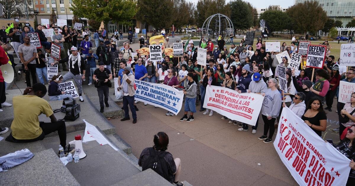 El comandante de la Patrulla Fronteriza promociona docenas de arrestos en Carolina del Norte, dejando a los residentes «abrumados»