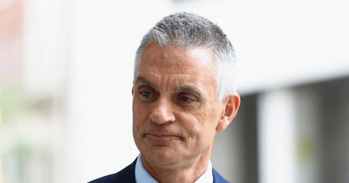 El director de la BBC dimite tras las críticas por la edición de un discurso de Trump por parte de la emisora