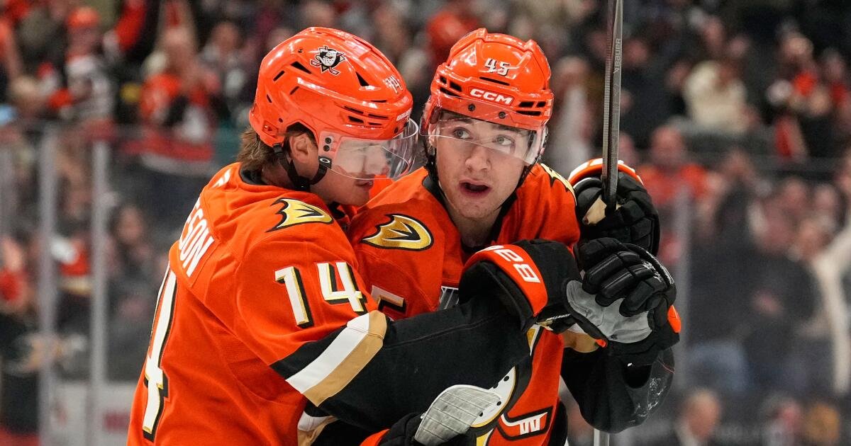 Beckett Sennecke y Leo Carlsson anotan dos veces cada uno en la séptima victoria consecutiva de los Ducks