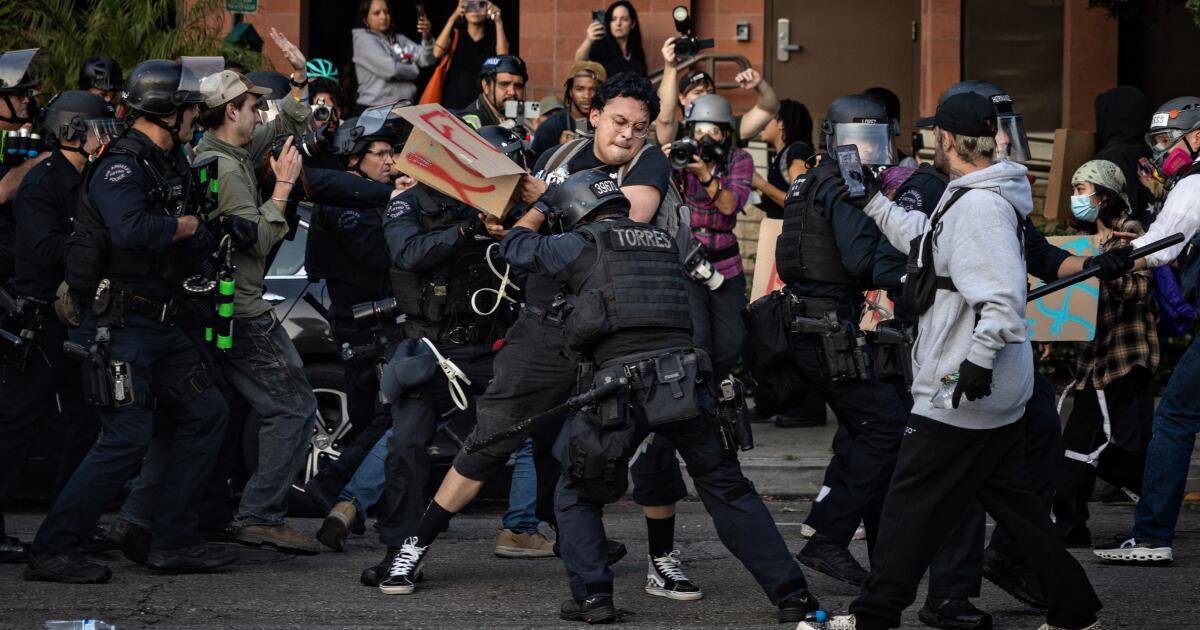 ¿Cómo es un periodista? El fiscal de la ciudad quiere saber.