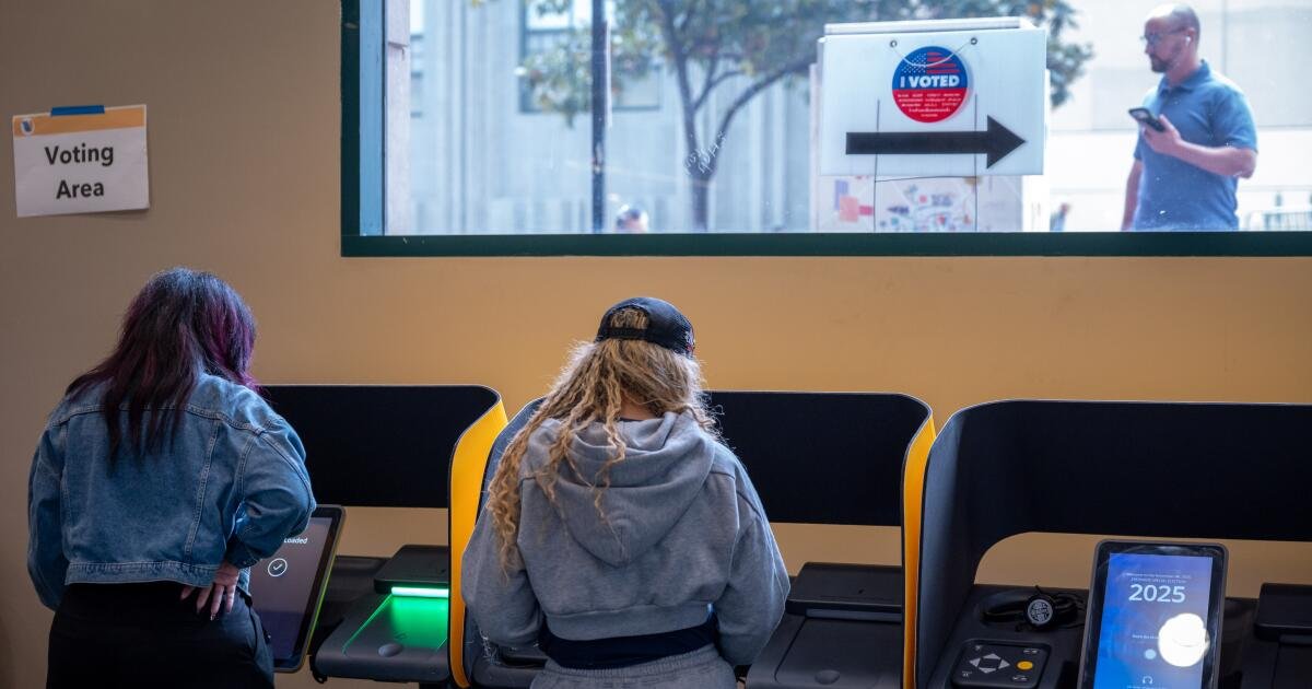 Los funcionarios de California rechazan la afirmación de Trump de que el voto de la Proposición 50 es una «ESTFA GIGANTE»