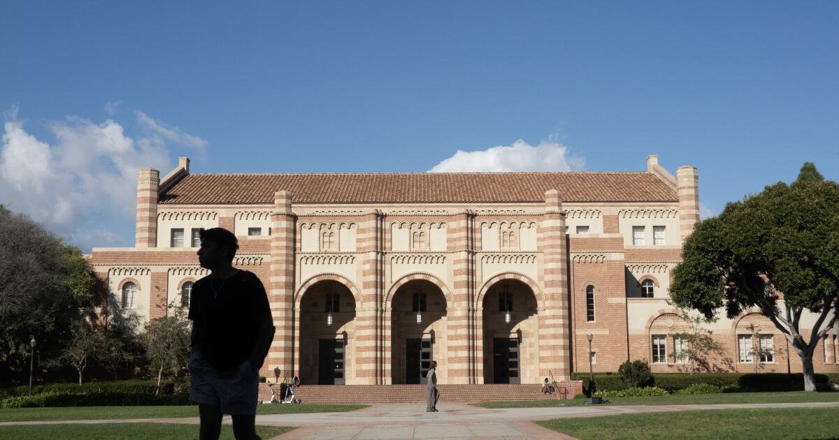 La matrícula universitaria estatal para los estudiantes indocumentados de California es ilegal, alega una demanda de Trump