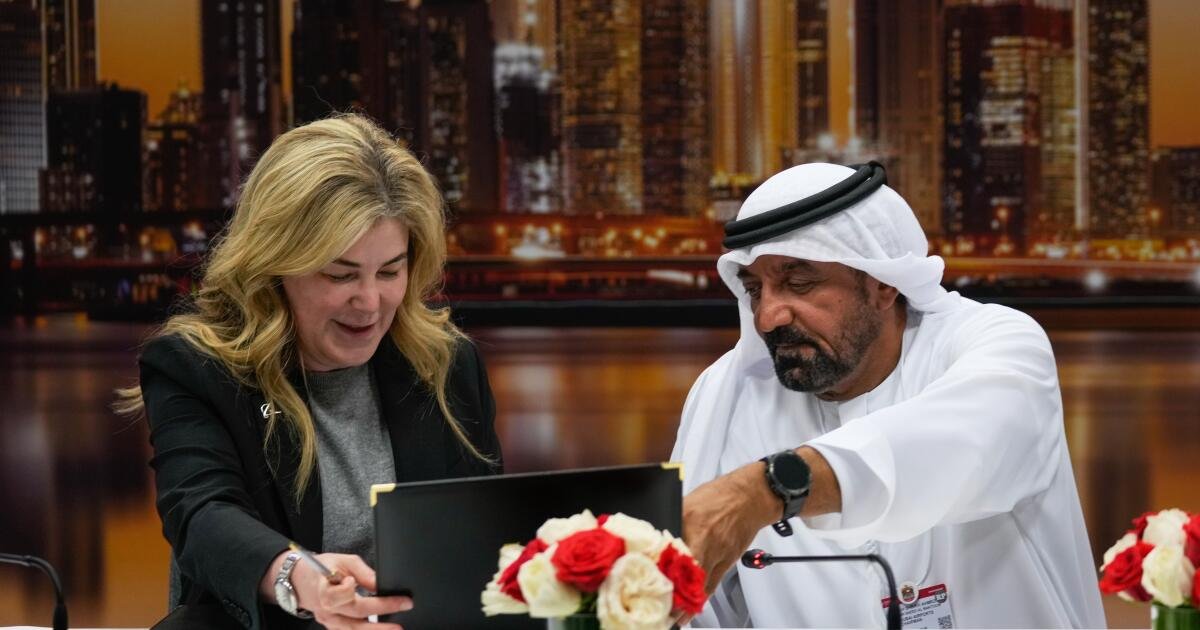 Emirates anuncia un pedido de 65 Boeing 777-9 con un precio de lista de 38.000 millones de dólares en el Salón Aeronáutico de Dubái