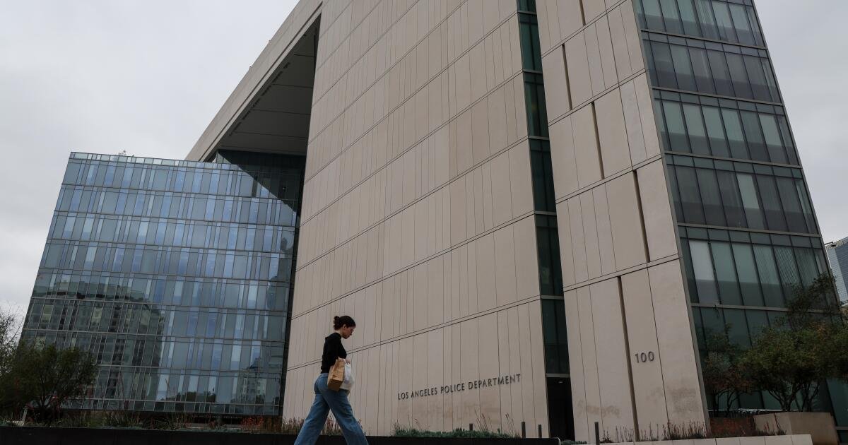 LAPD no reveló al estado las acusaciones de violencia doméstica de los oficiales, según revela una audiencia