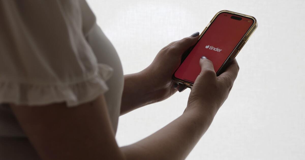 La gente está abandonando Tinder. La aplicación de citas quiere reavivar su chispa desconectando a los solteros