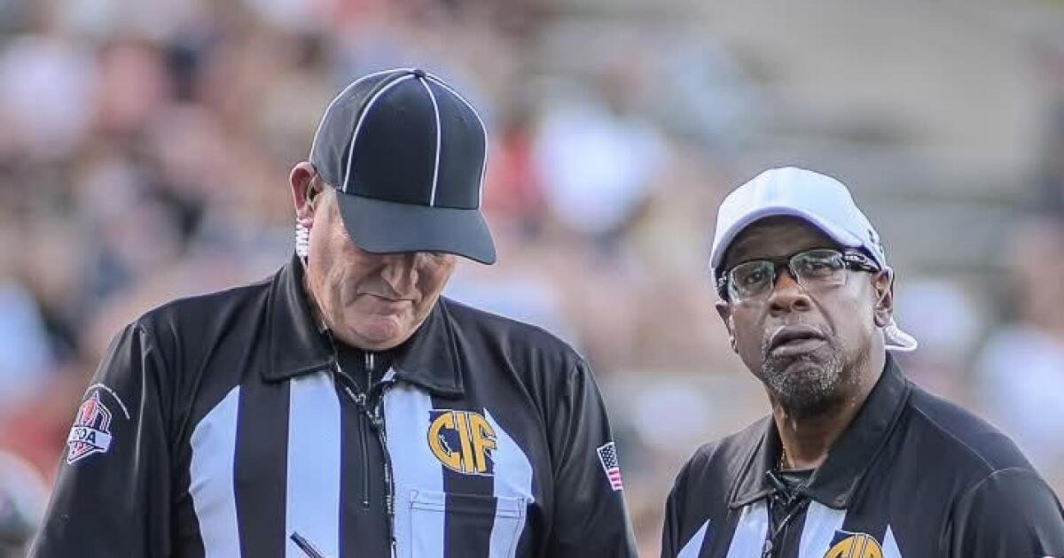 Charla preparatoria: Dwayne Finley sigue contribuyendo como funcionario de la escuela secundaria