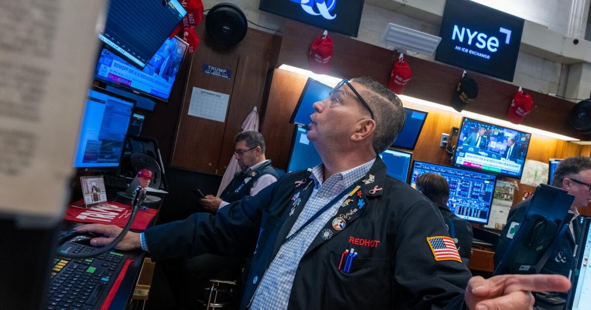 Las acciones caen después de otro día discordante debido a la preocupación por los altos precios que persiguen a Nvidia y bitcoin