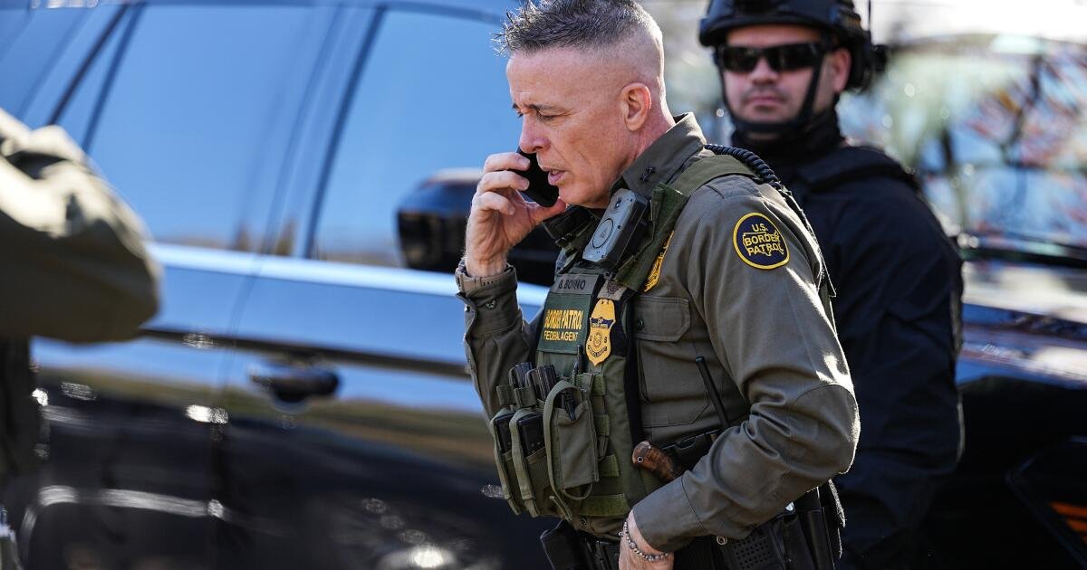 El alcalde de Raleigh, Carolina del Norte, insta a la calma mientras la represión federal contra la inmigración se expande a la capital del estado