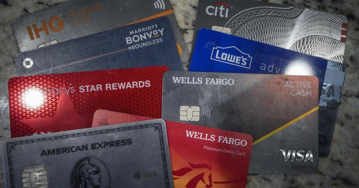 ¿Qué haces cuando un ex saca tarjetas de crédito a tu nombre?