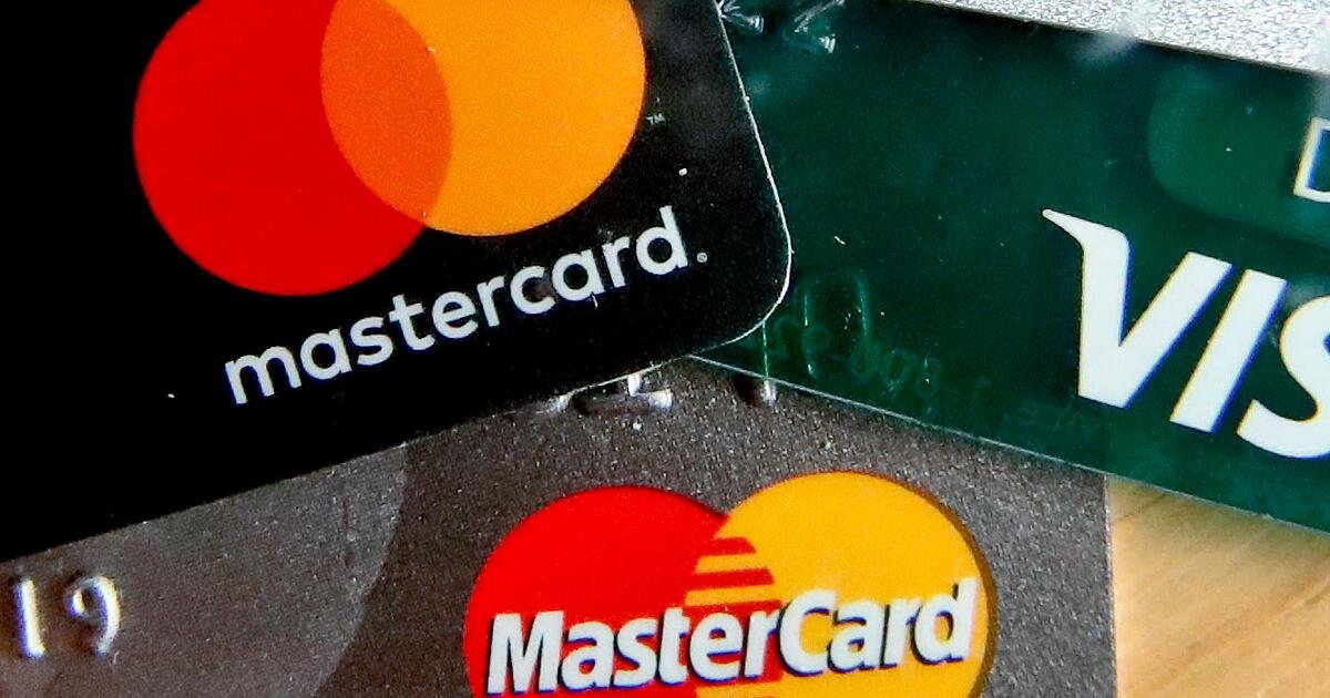 Por qué un acuerdo legal entre Visa y Mastercard podría provocar que se rechace su tarjeta de crédito de recompensas