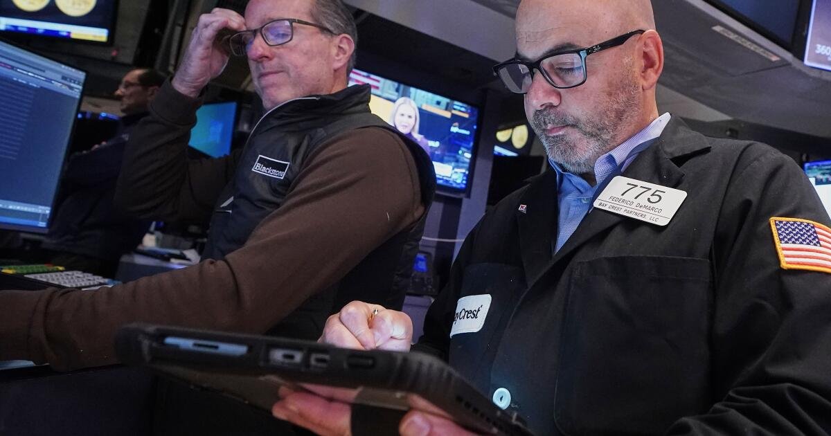 Wall Street atraviesa otro día errático antes de un par de pruebas cruciales