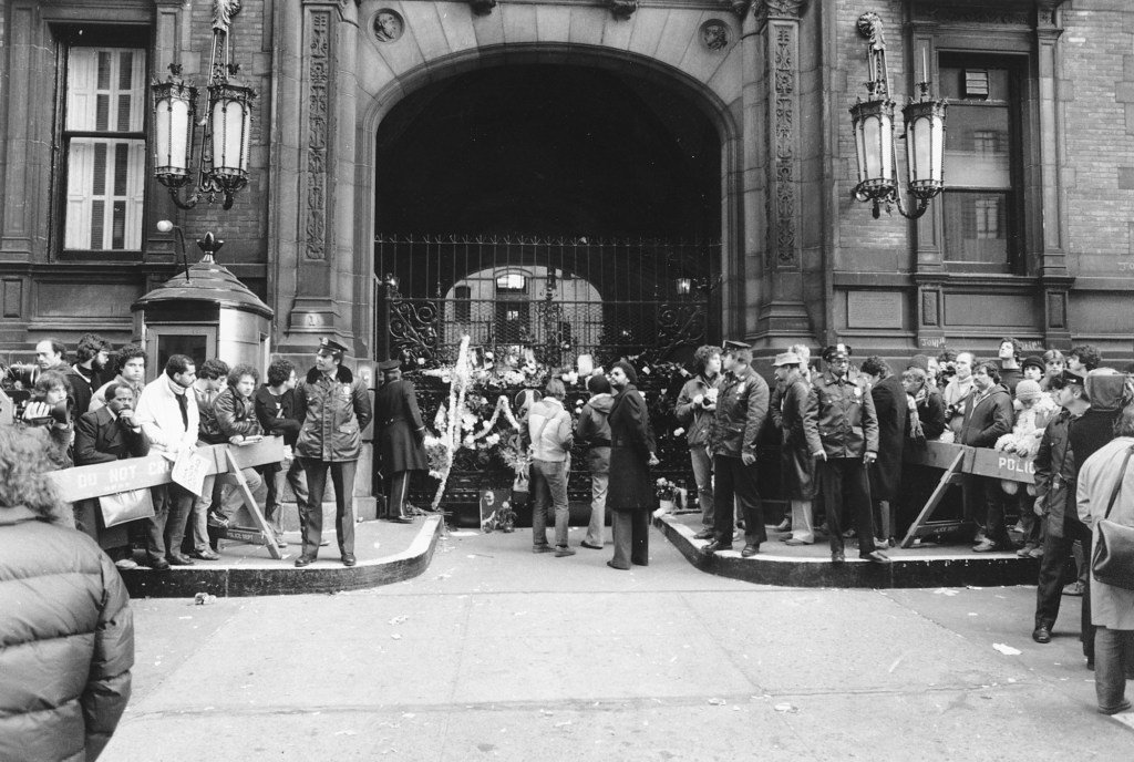 Hoy en la Historia: 8 de diciembre, John Lennon asesinado a tiros