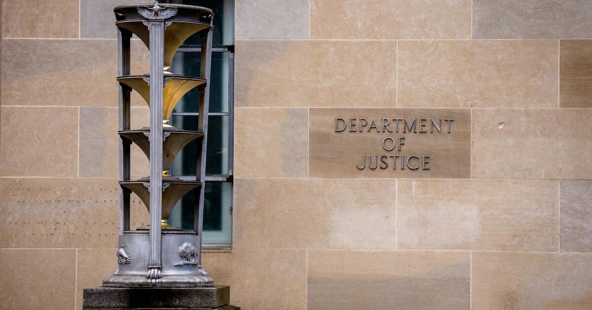 El Departamento de Justicia publica los archivos de Epstein, con censuras y omisiones