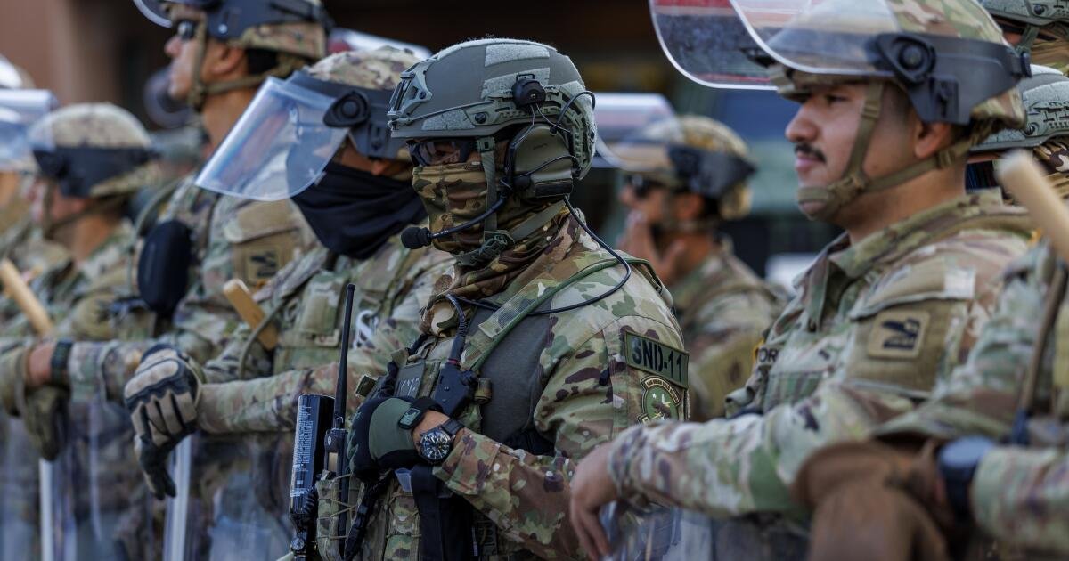 Tropas de la Guardia Nacional bajo el mando de Trump abandonan Los Ángeles antes de la fecha límite de la corte