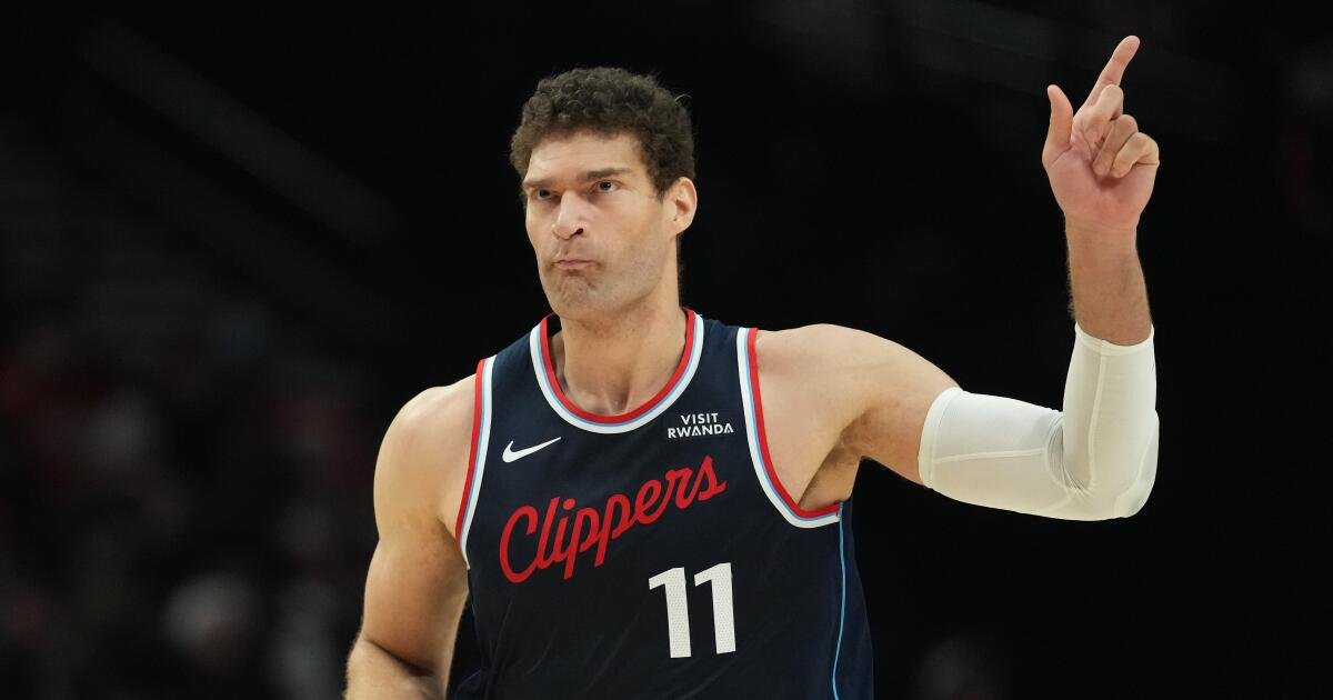 Brook López anota nueve triples mientras los Clippers se remontan para derrotar a los Trail Blazers