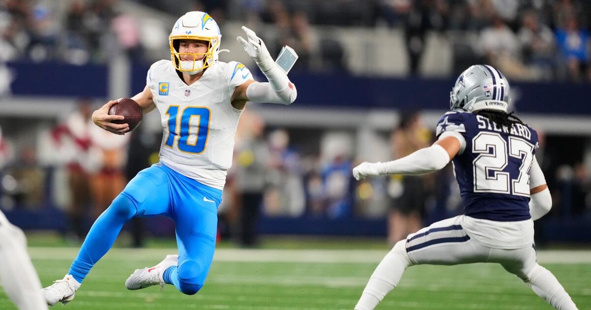 Los Chargers derrotan a los Cowboys por cuarta victoria consecutiva y se acercan al borde de los playoffs