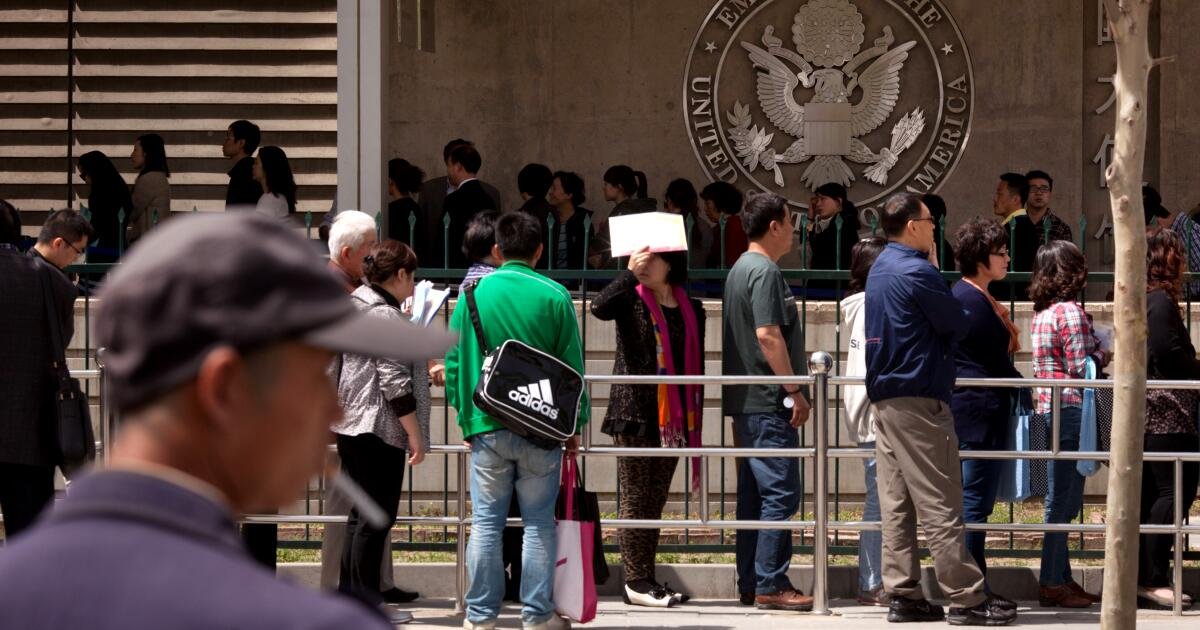 Apple, Google y otros piden a algunos empleados extranjeros que eviten viajar fuera del país