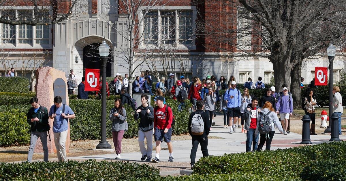 Instructor universitario de Oklahoma es despedido después de reprobar un ensayo basado en la Biblia sobre género