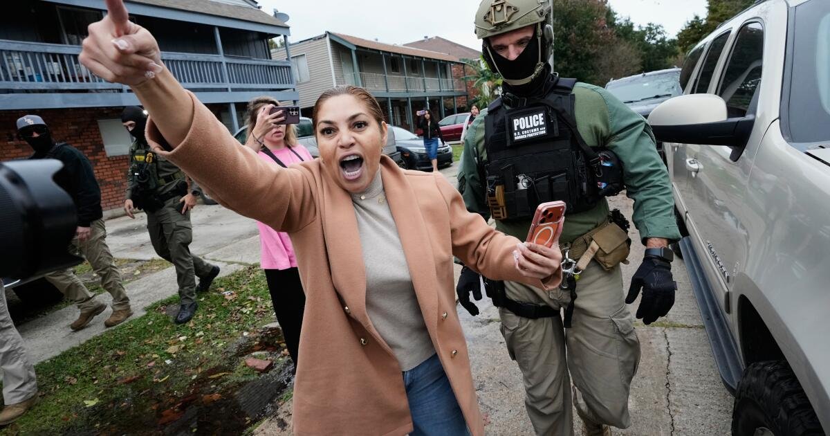 Los registros detallan el monitoreo en línea del gobierno en la represión de la inmigración en Nueva Orleans