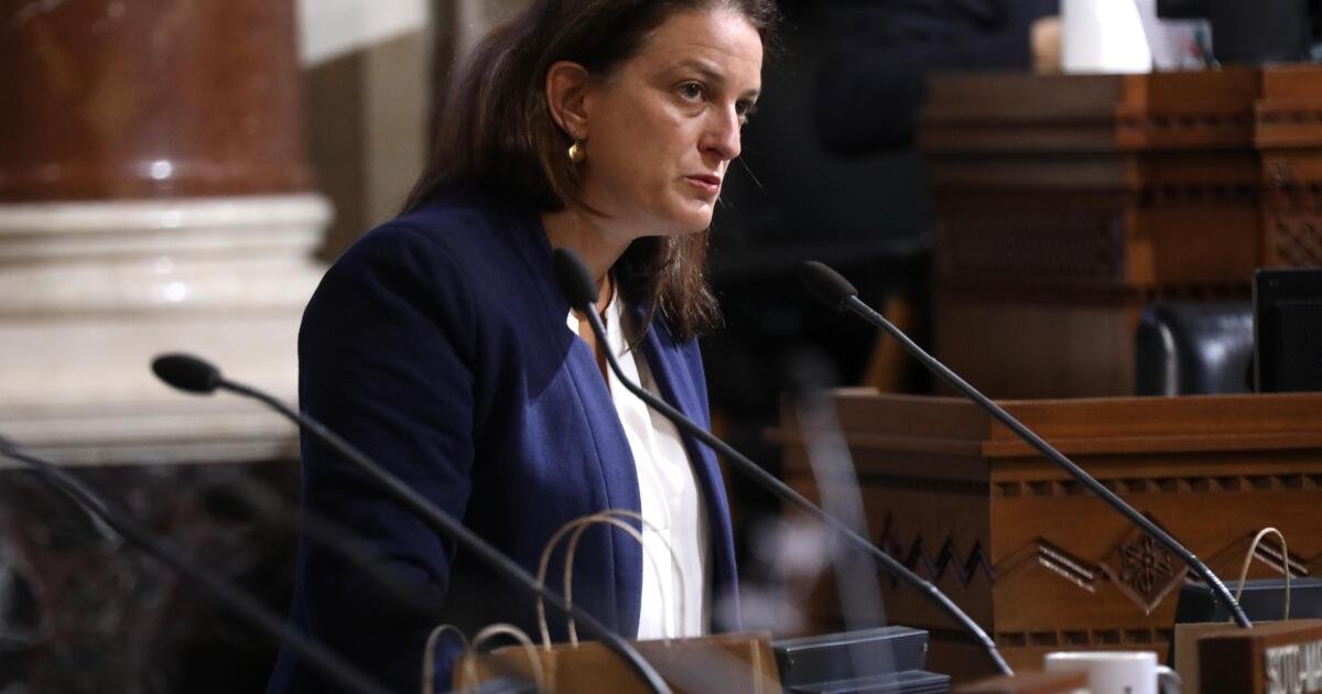 El consejo dividido da un modesto impulso a la contratación de LAPD, en medio de tensiones con el alcalde