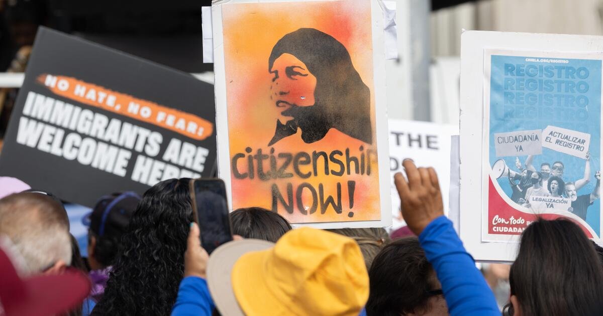 Después de un año de insultos, redadas, arrestos y exilio, una celebración del inmigrante californiano