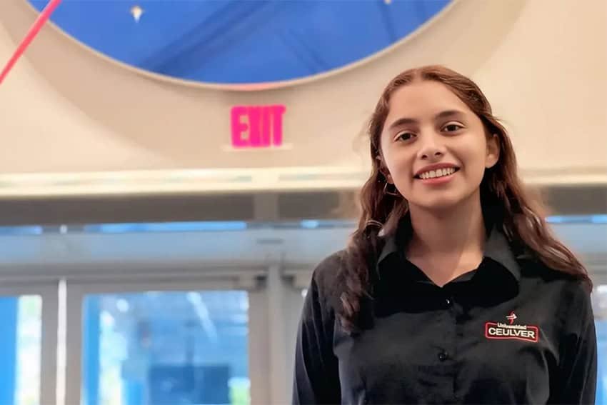 Alumna veracruzana Valeria Palacios gana Medalla Mundial de la Educación