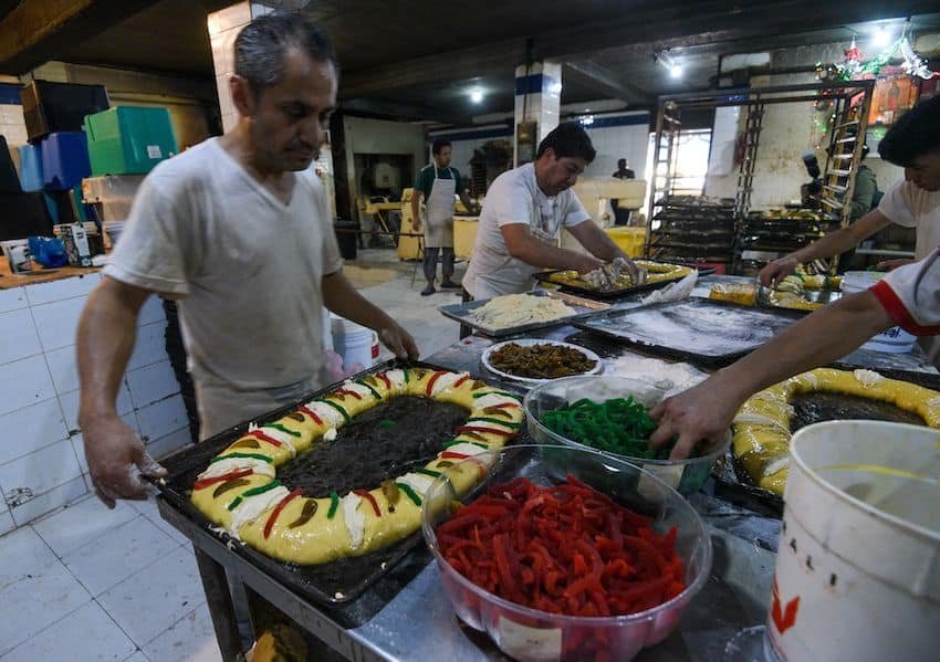 Bakers preparing Rosca de Reyes in Mexico