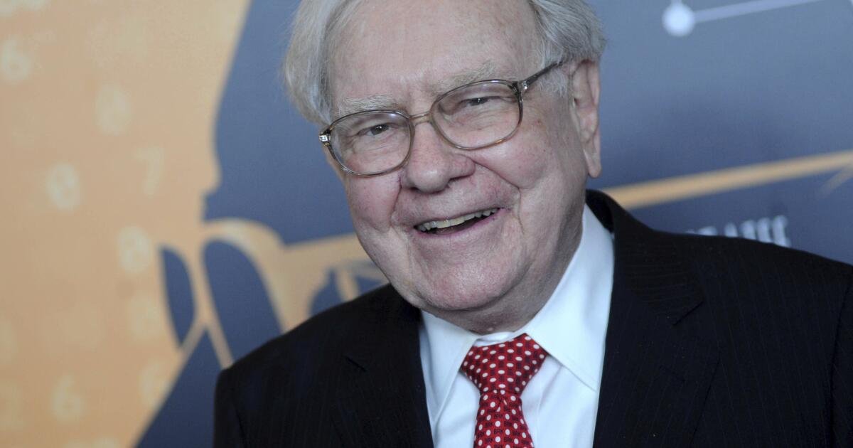 Warren Buffett deja el cargo de director ejecutivo de Berkshire Hathaway después de seis décadas