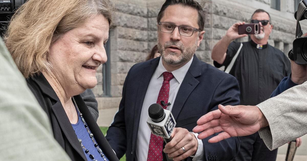 Juez de Wisconsin condenado por obstruir el arresto de inmigrantes renuncia mientras el Partido Republicano amenaza con un juicio político