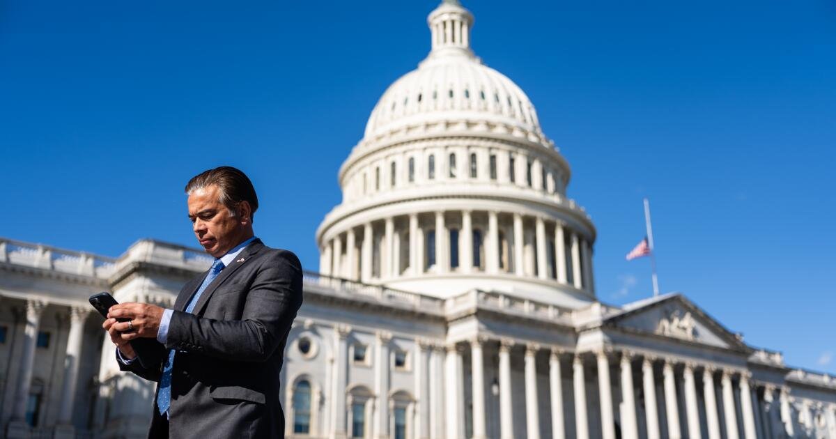 California demanda a la administración Trump por congelación "cruel y sin fundamento" de fondos para cuidado infantil