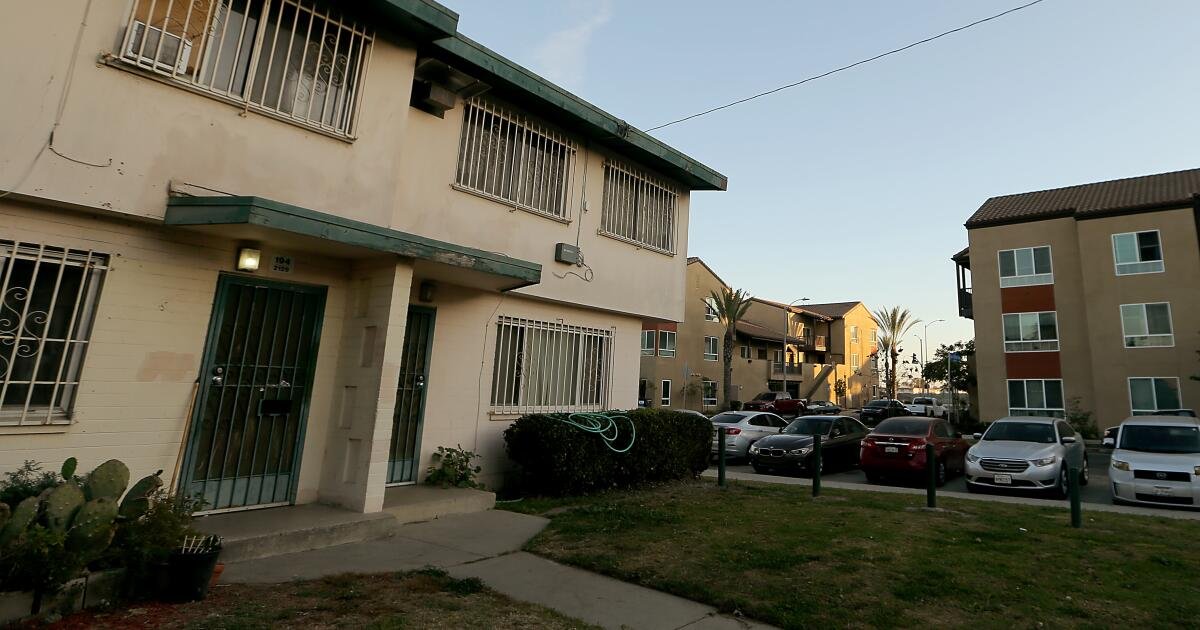 Watts intentó llorar a 'Mama Curtis'. Luego vinieron agentes de LAPD con Tasers y porras.