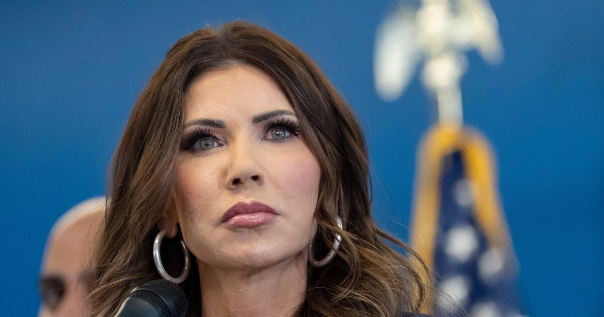 Juez bloqueará temporalmente esfuerzo para poner fin a las protecciones para familiares de ciudadanos y titulares de tarjetas verdes