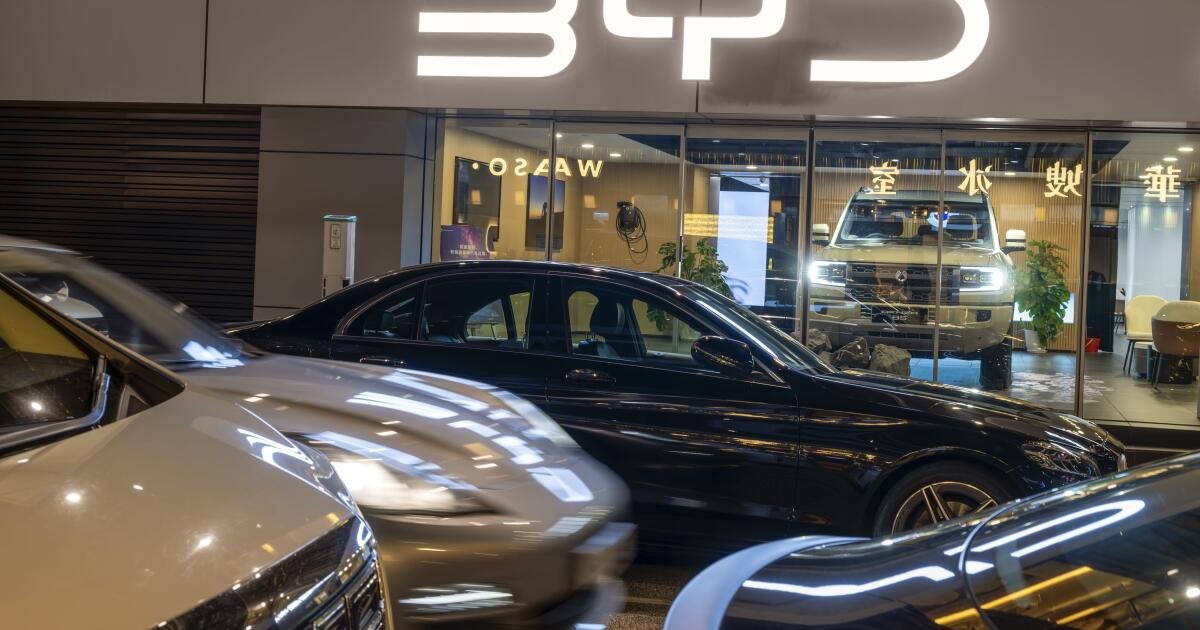 Tesla destronada como principal fabricante de vehículos eléctricos del mundo