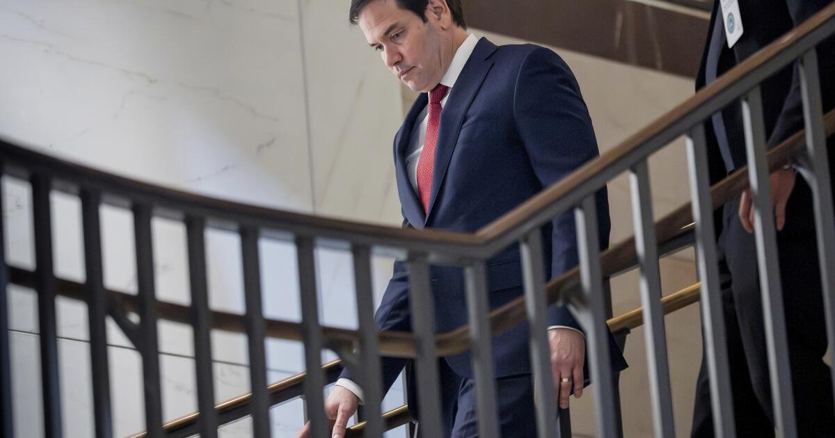 Las vagas afirmaciones de Trump sobre que Estados Unidos gobernará Venezuela plantean dudas sobre la planificación de lo que viene después