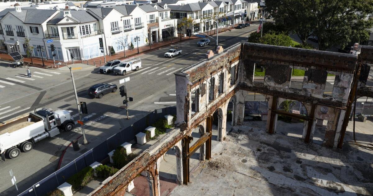 «Si abrimos, tendremos que empezar de cero». Las empresas siguen estancadas un año después de los incendios de Los Ángeles