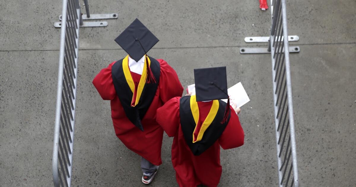 ¿Cuál es la mejor manera de financiar los gastos universitarios de un nieto?