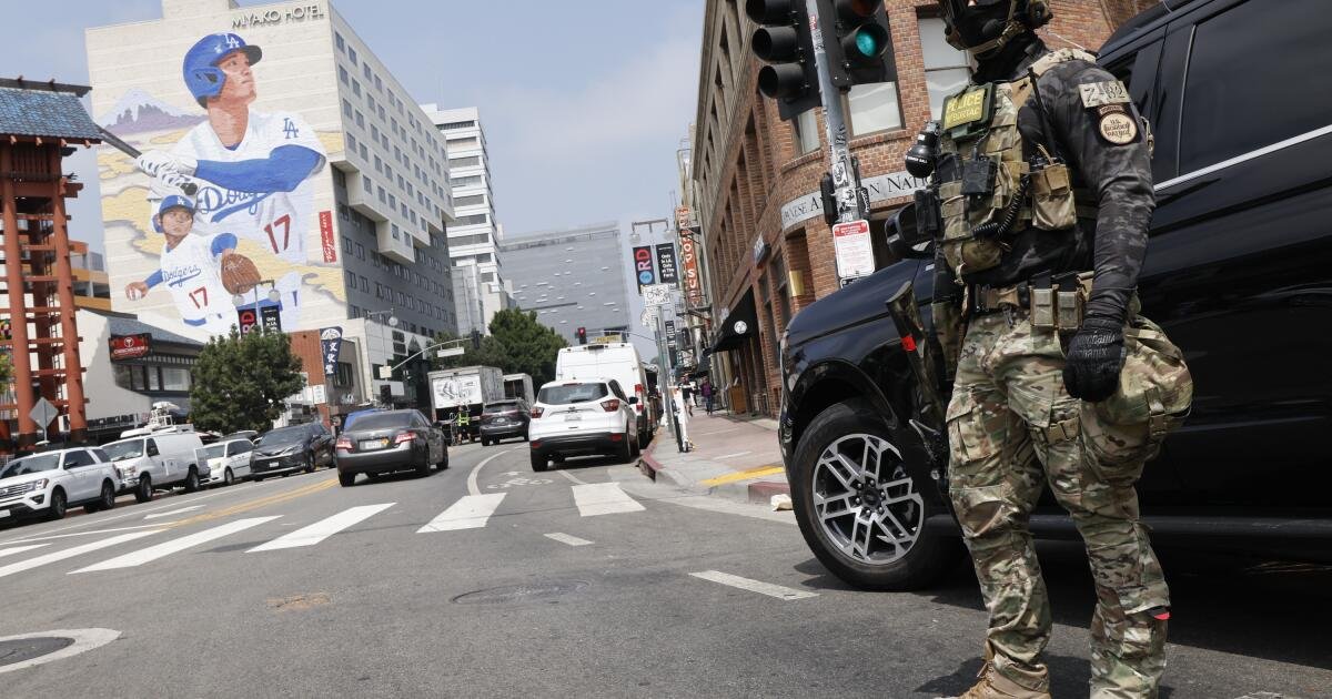 El condado de Los Ángeles toma medidas para crear zonas ‘libres de ICE’ luego de la violencia de las redadas de inmigración